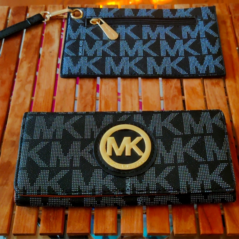 Michael Kors Wallet and Wristlet matching set